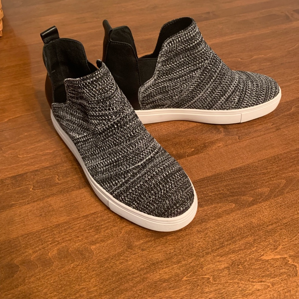 Chelsea & Violet CV-Cielo Slip On Shoes